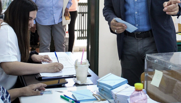 Καταγγελίες για νοθεία από τη Λαϊκή Ενότητα - Δεν δίνουν ψηφοδέλτιά της σε ψηφοφόρους