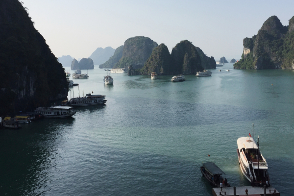 Τραγωδία στο Βιετνάμ: Τουλάχιστον 34 νεκροί από ανατροπή τουριστικού σκάφους