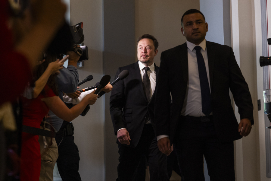 Η εξωτερική πολιτική του Μασκ δοκιμάζει την Ευρώπη: Πόσο πιθανή είναι μια δίωξή του