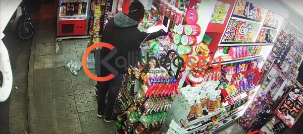 Καρέ - καρέ ληστεία σε περίπτερο στη Καλλιθέα - Απειλούσαν με κατσαβίδια και άδειασαν εμπόρευμα πολλών χιλιάδων ευρώ (vid)