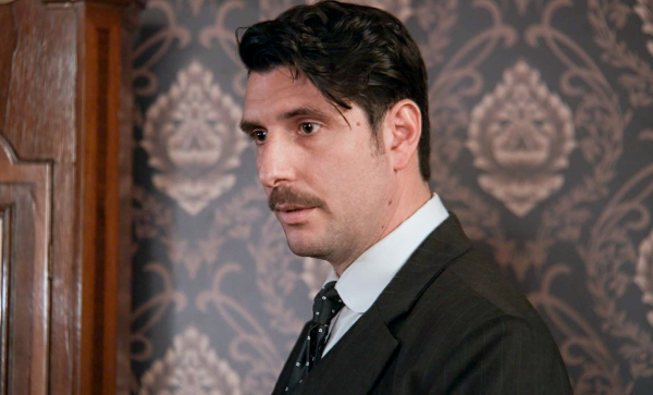 «Grand Hotel»: O Ρήγας προδίδει τη Μελίνα με τον χειρότερο τρόπο