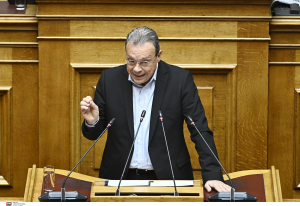 «Φωτιά» στη Βουλή από την πρόταση ΣΥΡΙΖΑ για τις τράπεζες