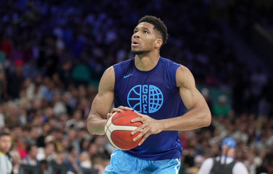 Ασταμάτητος ο Αντετοκούνμπο: «Φουλάρει» για ιστορική πρωτιά