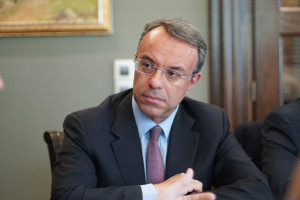 Σταϊκούρας: Τέλος τα 800 ευρώ στη β' φάση της κρίσης
