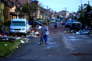 Φονικός ανεμοστρόβιλος «χτύπησε» την Τσεχία: Τουλάχιστον πέντε νεκροί, τραυματίες και καταστροφές (βίντεο, εικόνες)