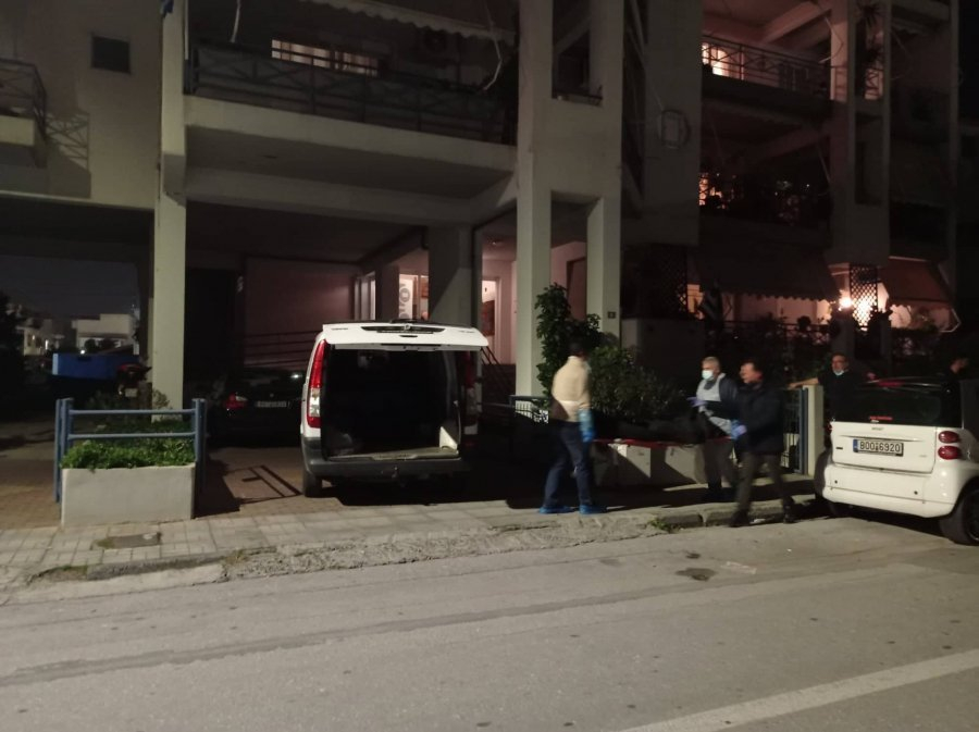 Θρίλερ στον Βόλο: Άφαντος ο δράστης που σκότωσε τη νονά του, το μυστήριο τηλεφώνημα στη σύζυγό του