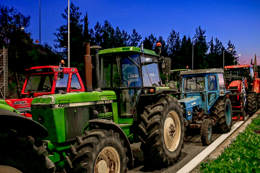 Έρχονται νέα μπλόκα αγροτών σε όλη τη χώρα - Που είναι κλειστή η Εθνική Οδός σήμερα