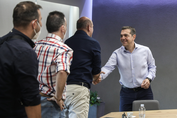 Τσίπρας: «Πλήρης ασυδοσία στο εργασιακό τοπίο του τουρισμού και του επισιτισμού»