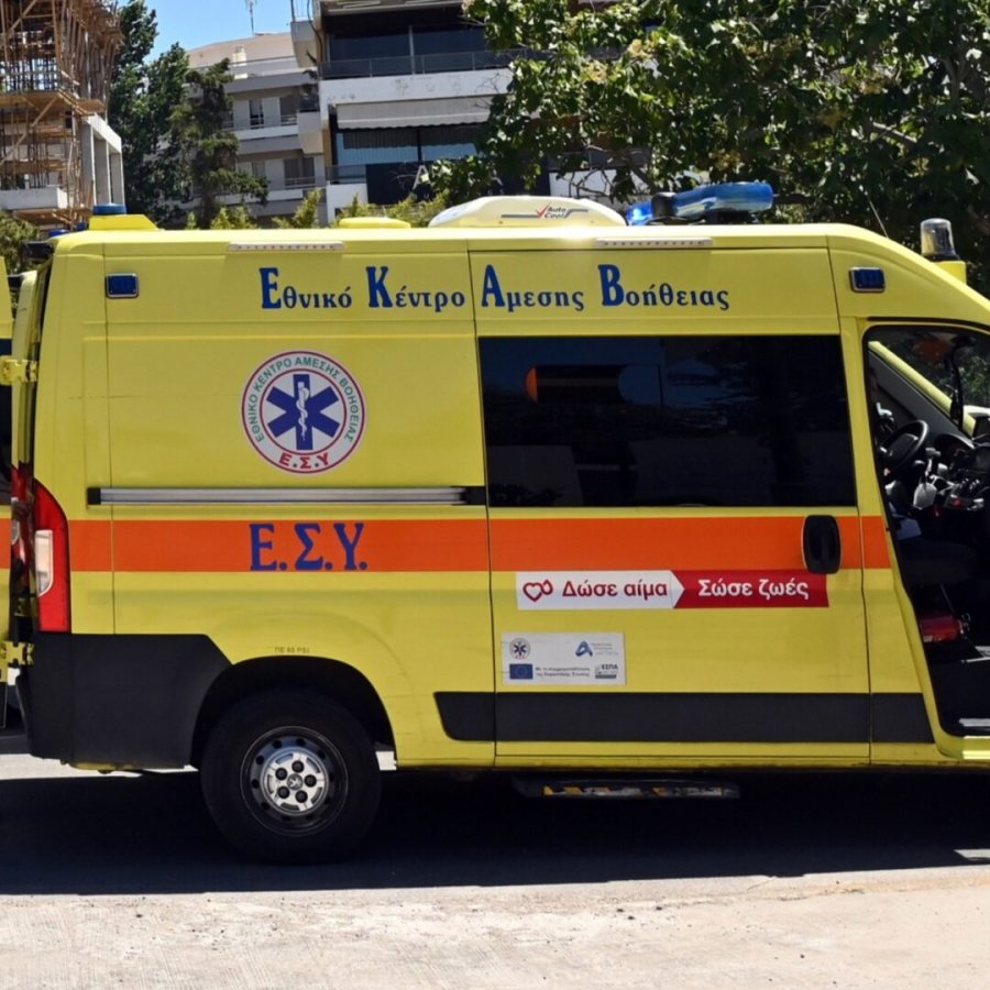 Τροχαίο στην Αλεξάνδρας: Μηχανή παρέσυρε γονείς με το παιδί τους – Στο νοσοκομείο τέσσερις τραυματίες