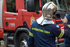 Νέα Χαλκηδόνα: Φωτιά σε δώμα πολυκατοικίας - Άμεση κινητοποίηση της Πυροσβεστικής