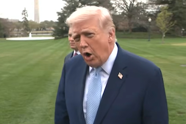 Τραμπ για Τσακ Νόρις: Δεν ήθελες να παλέψεις μαζί του (Βίντεο)