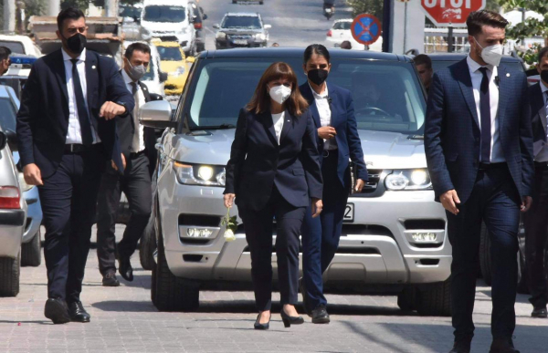 Βουβός ο πόνος στην κηδεία του ήρωα εθελοντή πυροσβέστη - Παρούσα και η Πρόεδρος της Δημοκρατίας