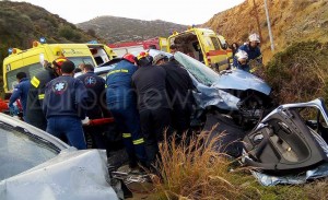 Σφοδρή σύγκρουση αυτοκινήτων στην Κρήτη: Τρεις νεκροί, 4 τραυματίες [pic]