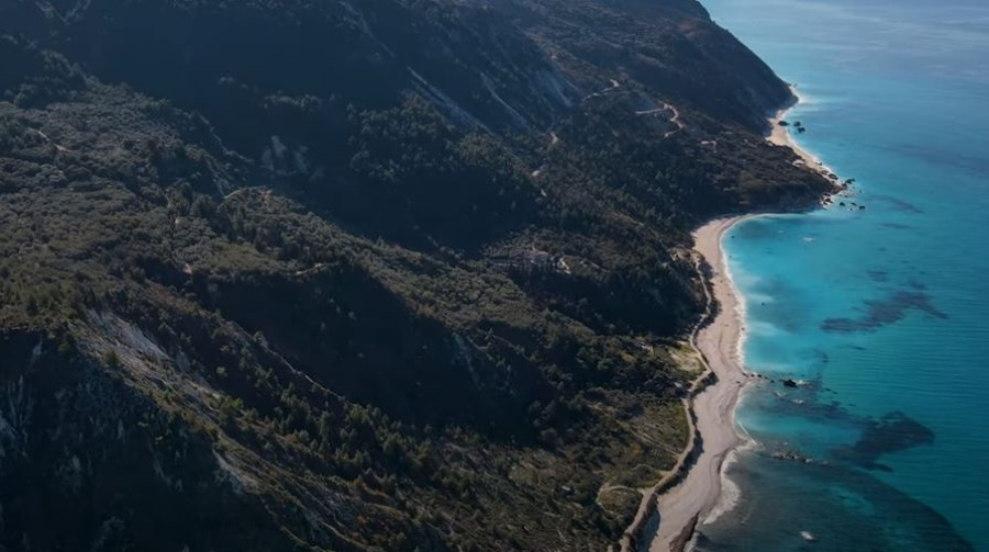 «Το τέρας του Ιονίου»: Το ενεργό ρήγμα Αγίου Νικήτα-Αθανίου στη Λευκάδα που κόβει το πέλαγος στη μέση