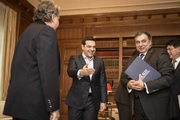 «Χαμόγελα» Τσίπρα για την συμφωνία με τους εργοδότες