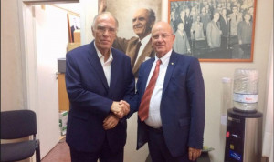 Κερδίζει έδαφος η υποψηφιότητα του Νίκου Παπάζογλου στην Ένωση Κεντρώων