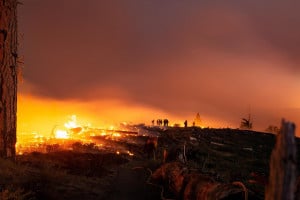 Σε κατάσταση εκτάκτου ανάγκης η Καλιφόρνια: Ασταμάτητη η πύρινη λαίλαπα - 180.000 εγκατέλειψαν τα σπίτια τους (vid)