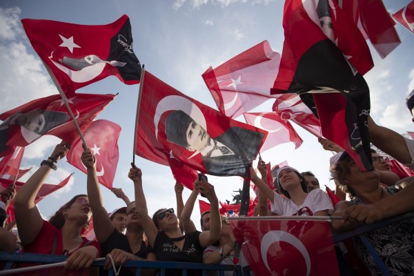 Τουρκικές εκλογές 2018: Με μαχαιρώματα, συλλήψεις, νοθείες και νεκρούς έκλεισαν οι κάλπες
