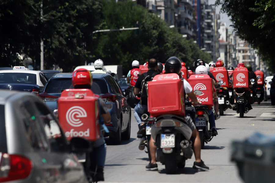 E-food: Αναστέλλονται οι παραδόσεις delivery λόγω καύσωνα