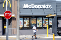 Επιδημία E.coli στα McDonald's: Αυξήθηκαν σε 104 τα κρούσματα, νοσηλεύονται 34