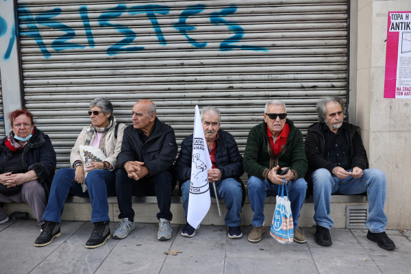 Οι φοροαπαλλαγές στους μετόχους «κόβουν» τη 13η σύνταξη