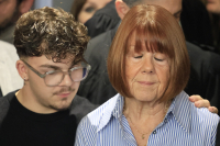 «Ευχαριστούμε, Ζιζέλ Πελικό»: Ο Μακρόν υποκλίνεται στη γυναίκα - σύμβολο θάρρους