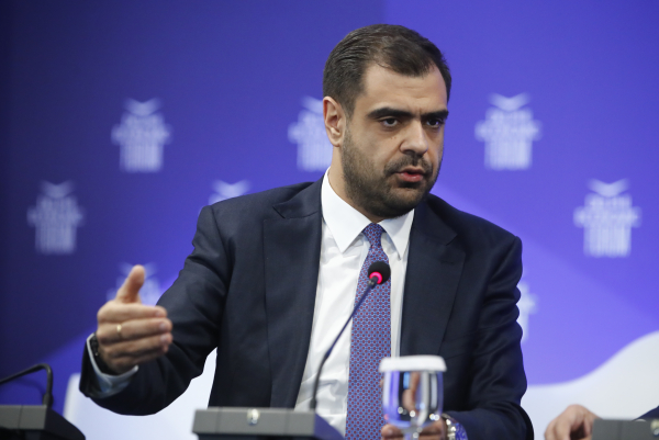 Μαρινάκης: «Οι υπουργοί πρέπει ιδρώνουν τη φανέλα» - Τι είπε για τα «καρφιά» Άδωνη σε Δένδια