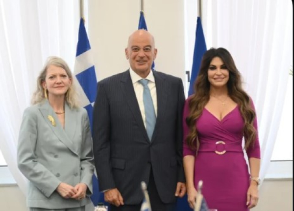 Συνάντηση Δένδια - Χούκερ: Στο επίκεντρο η ασφάλεια στη ΝΑ Μεσόγειο και η MDCA