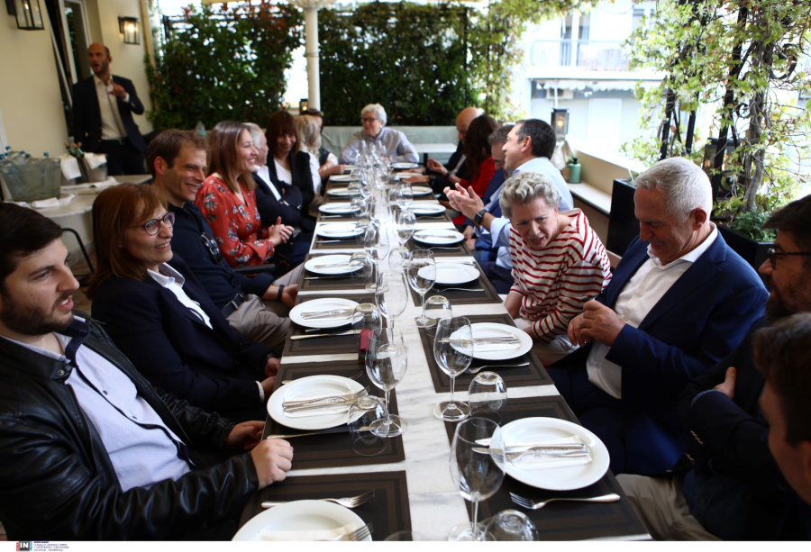 Γεύμα Τσίπρα με τους υποψήφιους του Επικρατείας με θέα την Ακρόπολη