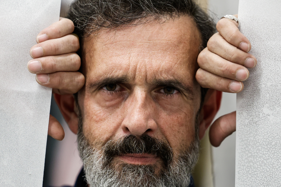 Λεωνίδας Κακούρης: Μυστήριο με την αποχώρησή του από την παράσταση «Βασιλιάς Ληρ» - Το βίντεο από το σπίτι του