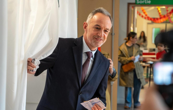 Νέος δήμαρχος στο Παρίσι ο Γκρεγκουάρ: Πρώτο μήνυμα με «αντίσταση κατά της ακροδεξιάς»