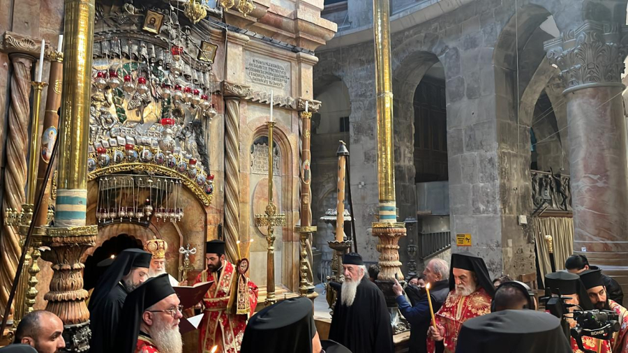 Αποστολή στην Ιερουσαλήμ: Παρουσία πιστών, για πρώτη φορά μετά τον πόλεμο, η λειτουργία της Μεγάλης Πέμπτης στον Ναό της Αναστάσεως