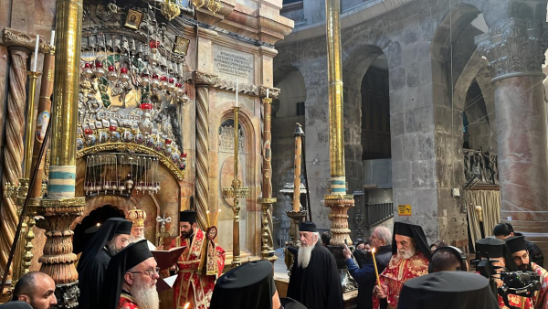 Αποστολή στην Ιερουσαλήμ: Παρουσία πιστών, για πρώτη φορά μετά τον πόλεμο, η λειτουργία της Μεγάλης Πέμπτης στον Ναό της Αναστάσεως
