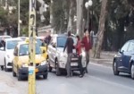 Άγριο ξύλο στην μέση του δρόμου (vid)