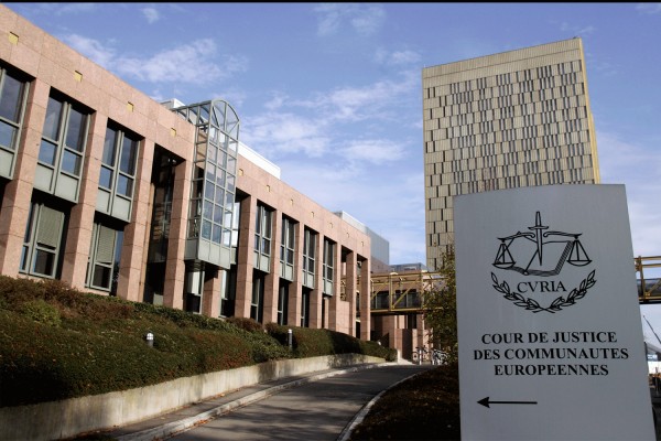 "Σφυροκόπημα" του γερμανικού τύπου για την "κατ επίφαση" δικαιοσύνη στην Τουρκία