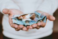 Στο «περίμενε» επιστροφές φόρων άνω του 1 δισ. ευρώ