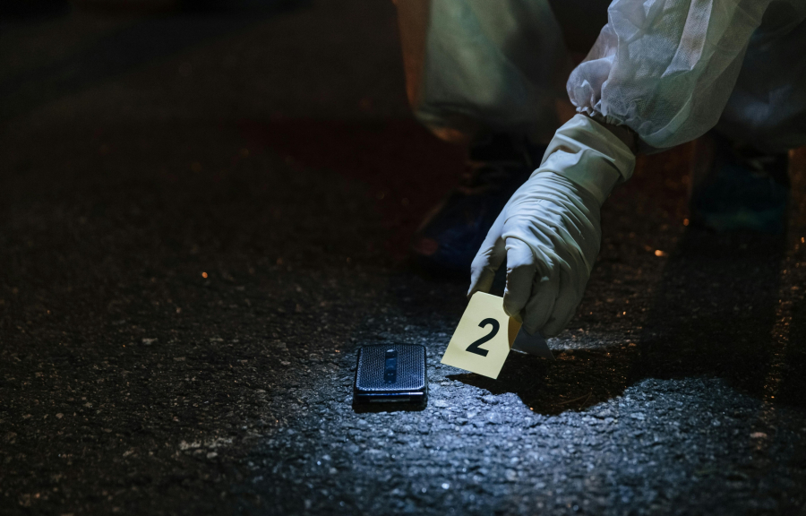 Φρίκη στη Βραζιλία: Σκότωσε με σφυρί τους θετούς γονείς του, βγήκε βόλτα με φίλο του και τους έκαψε όταν επέστρεψε!