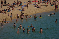 Τι πρόστιμο θα πληρώσεις αν παίξεις ρακέτες σε ισπανική παραλία: Η λίστα με τις αδιανόητες απαγορεύσεις