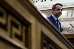 Από βρακοφόρους και προσκόπους άκουσε τα κάλαντα ο Μητσοτάκης