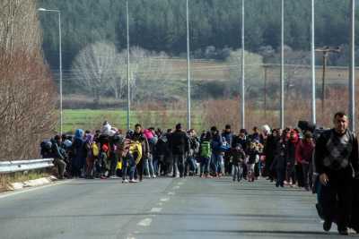 Διαμαρτυρίες, πλακάτ και συνθήματα από τους πρόσφυγες στην Ειδομένη