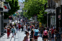 1η Ιουνίου: Πώς λειτουργούν σήμερα Αγίου Πνεύματος σούπερ μάρκετ, μαγαζιά και λαϊκές αγορές