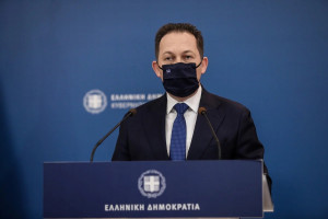 Πέτσας για «γλέντι» Πολάκη: Απαράδεκτο να παρανομεί ο πρώην υπουργός Υγείας