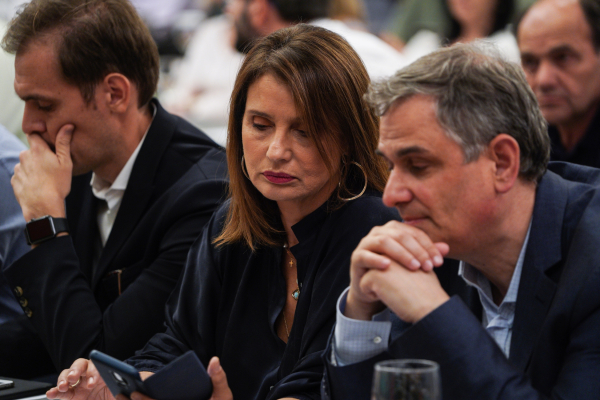 «Εκτός γραμμής» η Κατερίνα Μπατζελή: «Τοξική και λανθασμένη η δήλωση για τον Παππά»