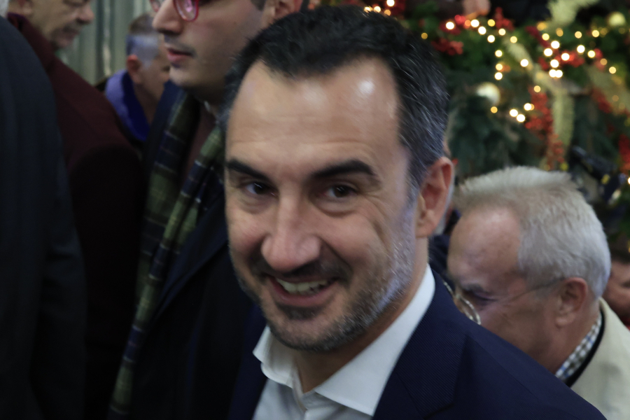 Αλέξης Τσίπρας: Η άφιξη Αχτσιόγλου, Ηλιόπουλου, Χαρίτση στο Παλλάς (βίντεο)