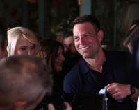 Στέφανος Κασσελάκης: «Έτοιμοι για τις νέες μάχες»- Γιόρτασε τα γενέθλιά του στου Ψυρρή