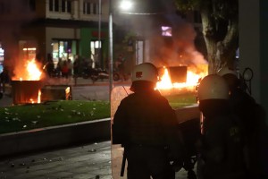 Επεισόδια Θεσσαλονίκης: Συλλήψεις και 14 αστυνομικοί στο νοσοκομείο