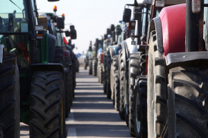 Κλιμακώνονται οι κινητοποιήσεις των αγροτών - Απέκλεισαν τις σήραγγες των Τεμπών