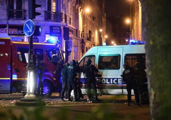 Θρίλερ στο Παρίσι - Ένοπλος κρατά επτά ομήρους