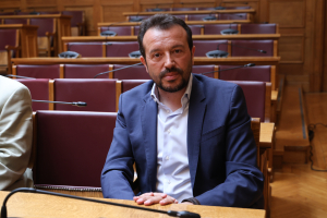 Νίκος Παππάς: «Η κοινοβουλευτική έδρα δεν αποτελεί προσωπική αποσκευή που μπορεί να περιφέρεται και να βγαίνει στον πλειστηριασμό»