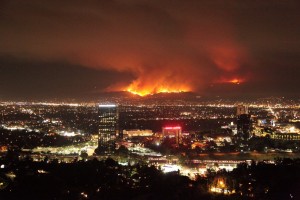 Πρωτοφανής φωτιά στο Λος Άντζελες, εκκενώθηκαν περισσότερα από 500 σπίτια